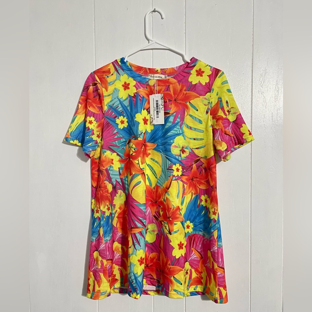 NWT New Multi-Colored Vibrant Tropical Floral Women’s Top